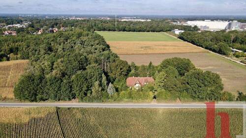 Drohnenaufnahme - Dieses Anwesen wartet auf sein Erwachen - Haus und Nebengebäude mit herrschaftlichem Grundstück in Lohne