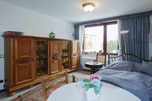 mit großer Fensterfront - 