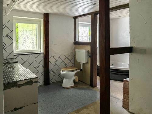 Bad mit Wanne - - 