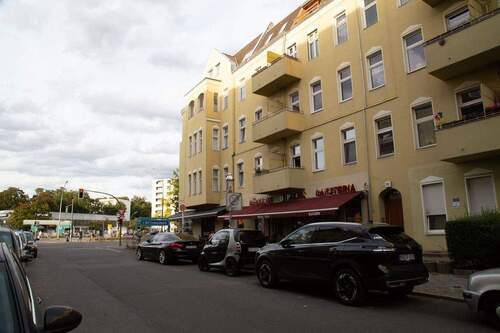 Straßenansicht Tag - 2-ZWohnung mit Balkon in guter Lage Berlin Siemensstadt direkt vom Eigentümer