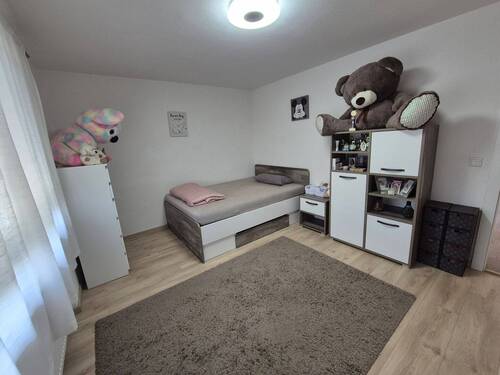 9. Schlafzimmer 3.jpg - 