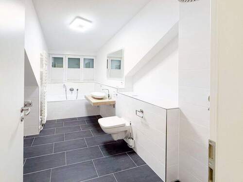 Bad - 4 Zimmer Etagenwohnung zum Kaufen in Höhenkirchen-Siegertsbrunn