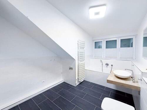 Bad - 4 Zimmer Etagenwohnung in Höhenkirchen-Siegertsbrunn
