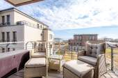 Balkon mit Meerblick - Neuwertige 3-Zimmer-Wohnung mit Meerblick am Yachthafen - TG-Stellplatz & Wallbox