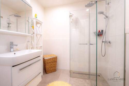 Badezimmer 1 - Etagenwohnung mit 73,00 m&sup2; in Neustadt in Holstein zum Kaufen