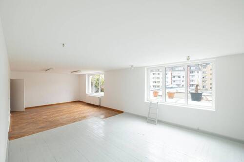 1. Raum - * Hinterhof-Kleinod * AtelierBüro * Wohn-Wohlfühl-Atmosphäre inklusive *