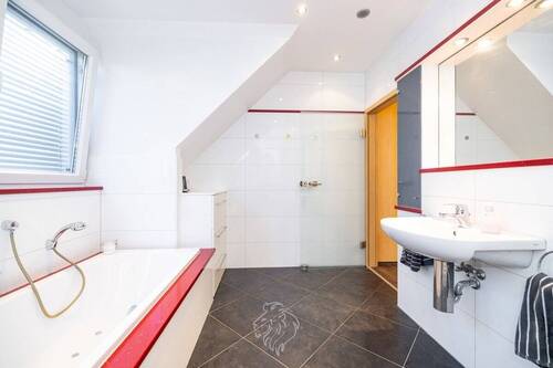 Bahnhofstraße 10 - DG - 