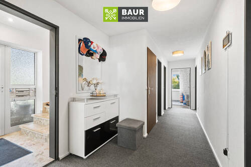 Flur EG - 7 Zimmer Einfamilienhaus in Hausen am Bussen