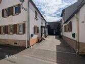 Hof Einfahrt - 7 Zimmer Mehrfamilienhaus, Wohnhaus in Gommersheim
