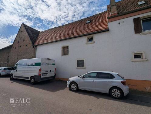 Seitenansicht Haus und Scheune - 