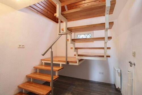 Treppe ins Untergeschoss - 