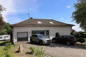 Einfamilienhaus mit Einfahrt - Dachgeschosswohnung mit Balkon und Einbauküche in Bad Laer