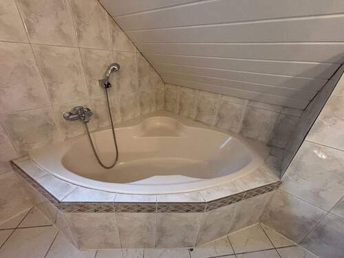 Teilansicht vom Badezimmer - 