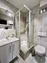 Bad mit Dusche - 