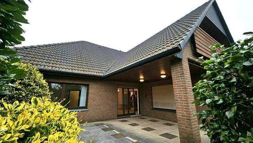 Rückwärtige Ansicht - Geräumiger Bungalow mit Einliegerwohnung in Bestlage DelmenhorstDreilinien - 0 % Käuferprovision!