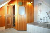 Sauna mit Badewanne - 