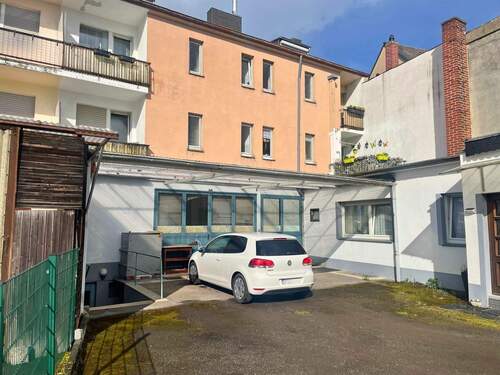 Rückansicht und Stellplatz - Gewerbeobjekt (Büro, Produktion, Verkauf) zum Kaufen in Mönchengladbach / Holt