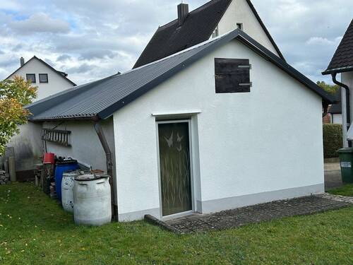 Garagenanbau - 5 Zimmer Mehrfamilienhaus, Wohnhaus in Heroldsberg