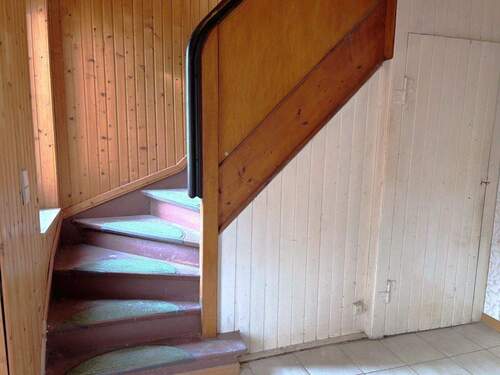 Flur mit Treppenaufgang - 