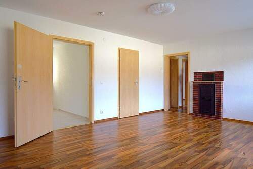 Wohnzimmer - 3-Zimmer Wohnung in Oberkochen mit Balkon in ruhiger Lage