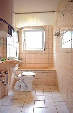 Badezimmer, Wanne mit WC - 