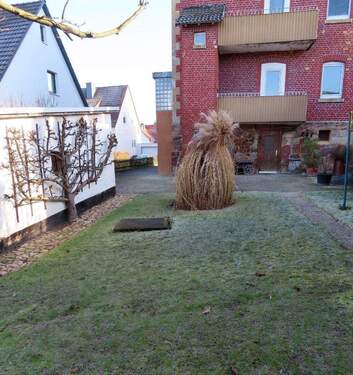 kleiner Garten mit Terrasse - 5 Zimmer Mehrfamilienhaus, Wohnhaus in Kaufungen