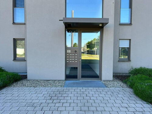 Eingangstür zum Haus - Etagenwohnung mit 109,60 m&sup2; in Karlsruhe zum Kaufen