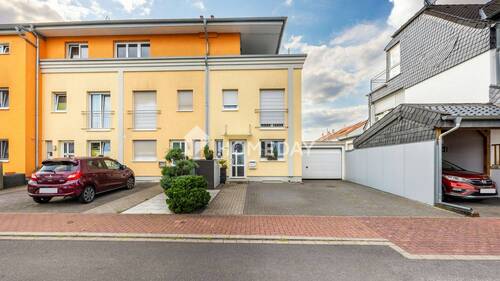 Außenansicht 2 - 4 Zimmer Reihenendhaus zum Kaufen in Langenfeld (Rhld.)