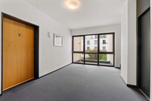 Gemeinschaftsflur mit Fensterfront - 