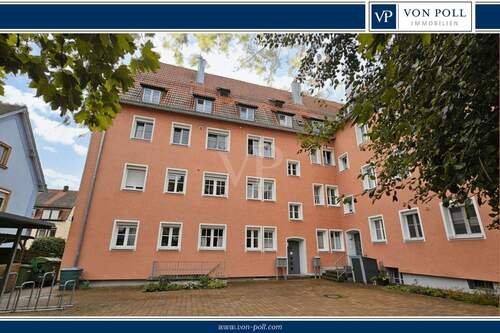 Hauseingang - Modernisierte 4-Zimmer-Dachgeschosswohnung mit Einbauküche in guter Lage! -vermietet-