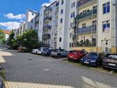 Hinterhof mit Stellplätzen - 