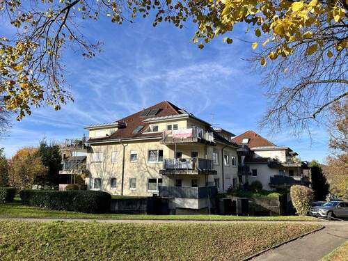 Ansicht Nordost - Dachgeschosswohnung mit zwei Balkonen