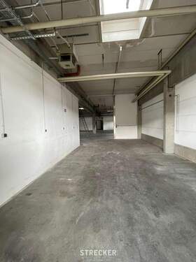 Zugang - Halle in Karlsruhe zur Miete