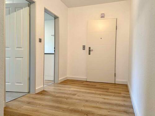 Flur / Wohnungstür - 