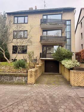 Frontansicht Straße.jpg - Bezugsfreies Mehrfamilienhaus mit großzügigem Garten in Hamburg