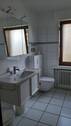 Badezimmer mit Fenster.jpeg - 