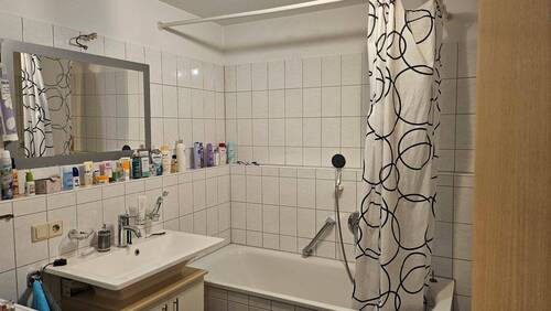 Bad mit Badewanne - 