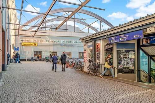 Am S Bahnhof Schönhauser Allee - 