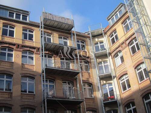 Hausansicht - Nähe Maybachufer: Gewerbeloft mit Balkon zur Nutzung als Büro, Praxis oder Künstleratelier