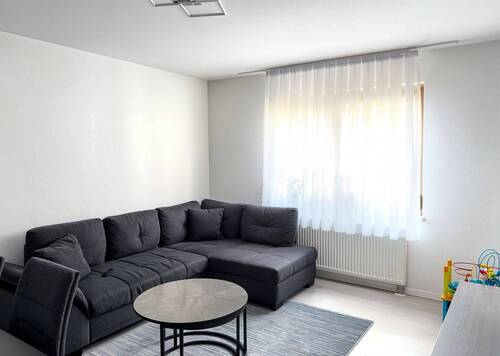 Wohnzimmer - Lichtdurchflutete 3-Zimmer-Wohnung mit Balkon - ruhig & zentral gelegen!