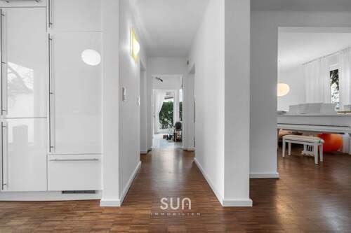 HELLE DIELE - 7 Zimmer Doppelhaushälfte in Rüsselsheim am Main