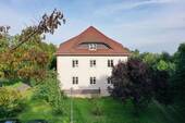 Außenansicht - Im historischen Fliegerhorst: 2-Zimmerwohnung mit Energieklasse B & Balkon