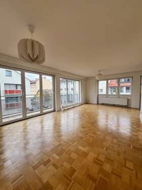 WZ - Stilvolle 2 Zimmer Wohnung im Zentrum von Niederrad