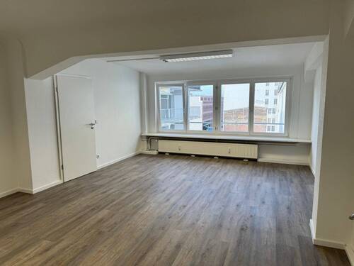 Hinterer Büroraum - Saniertes Büro in ruhiger Lage am Berliner Tor! MwSt-frei und Provisionsfrei!