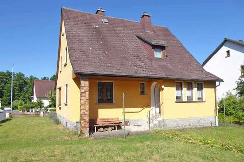 Außenansicht - Einfamilienhaus mit 96,00 m² in Neuenmarkt zum Kaufen