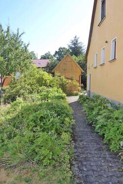 Weg zum Garten - 
