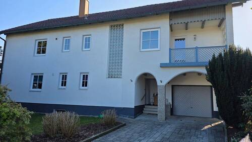 Außenansicht Vorderseite - 1 Zimmer Mehrfamilienhaus, Wohnhaus in Neukirchen vorm Wald