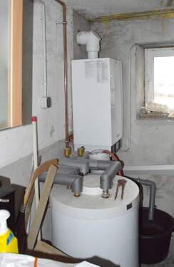Gastherme - Warmwasser - Nebengebäude - 