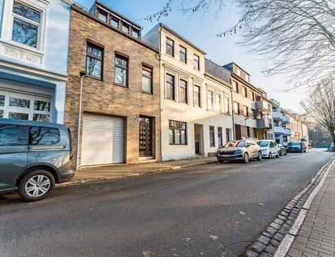 Straßenansicht - Reihenhaus in Top Lage, am Bürgerpark.