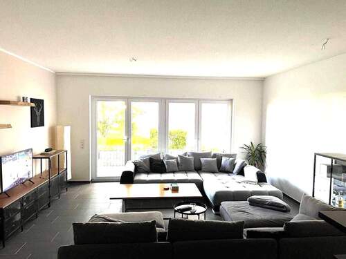 Das lichtdurchflutete Wohnzimmer - 3 Zimmer Terrassenwohnung zur Miete in Wittlich
